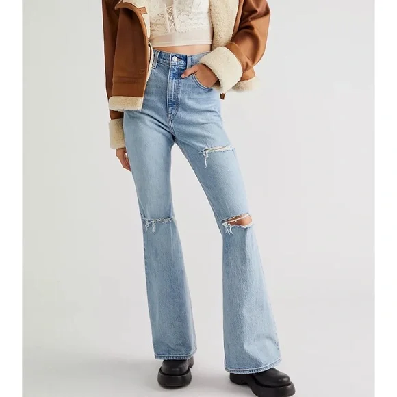 NEW Levi's Premium 70s High Rise Flare Jeans - Picture 1 of 13